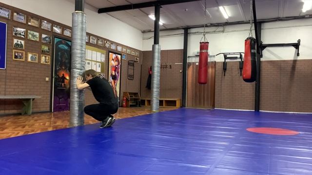 Кувырок вперед на точность в столб смотреть онлайн