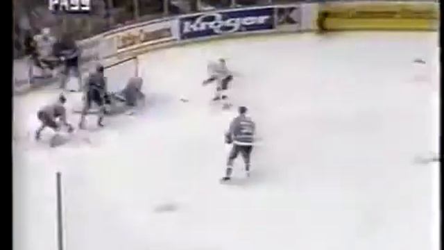 Slava Kozlov scores vs Sharks from Burr pass in 6-0 win (1995) смотреть онлайн