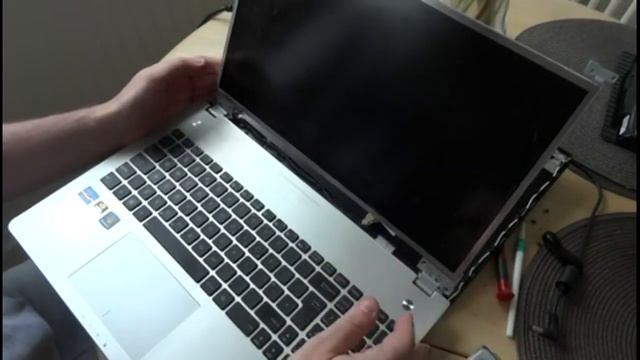 Laptop screen replacement / How to replace laptop screen Asus N56VM смотреть онлайн