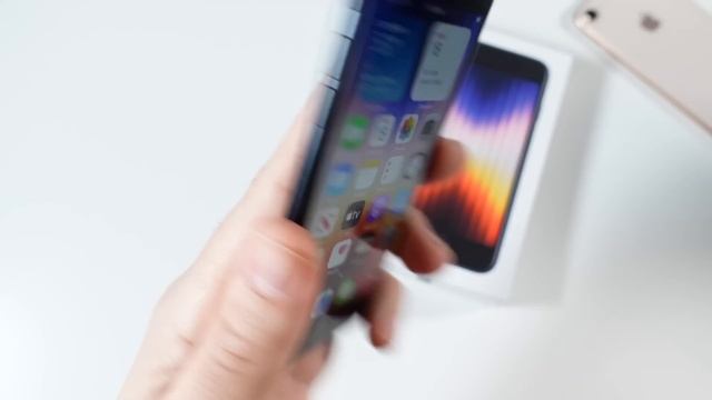 iPhone SE 3 Unboxing, First Impressions! смотреть онлайн