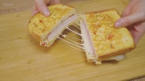 Как приготовить тост с яйцами на сковороде! Простой и вкусный рецепт бутерброда с омлетом