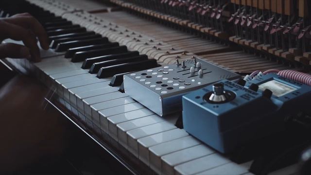 Piano, Meng Qi Wingie MK2 and Zoom MS-70CDR смотреть онлайн