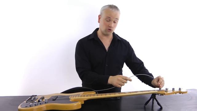 How To Change Your Bass Guitar Strings For Beginners смотреть онлайн