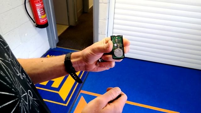 How to reset a Hormann BiSecur Hand Transmitter смотреть онлайн