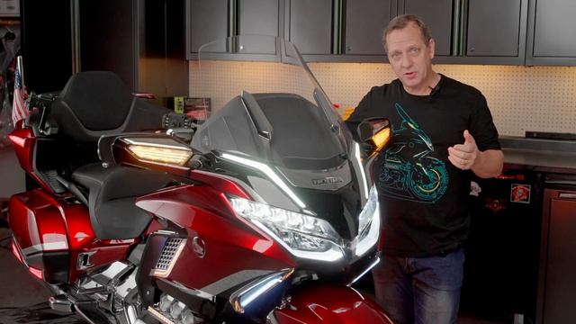 Goldstrike Strike Windshield Trim for Honda Gold Wings смотреть онлайн