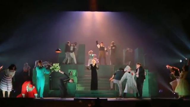 Фрагмент из мюзикла «Средство Макропулоса» Новосибирского музыкального театра смотреть онлайн