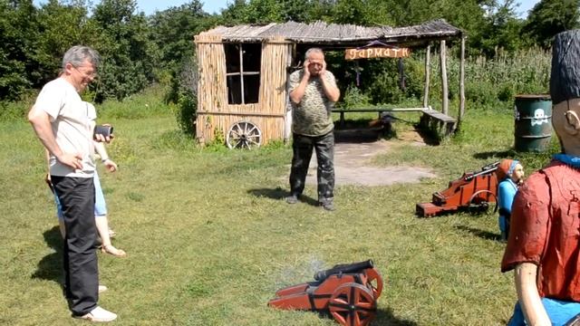 Як стріляють "гармати" в "Зелених Хуторах Таврії"? смотреть онлайн