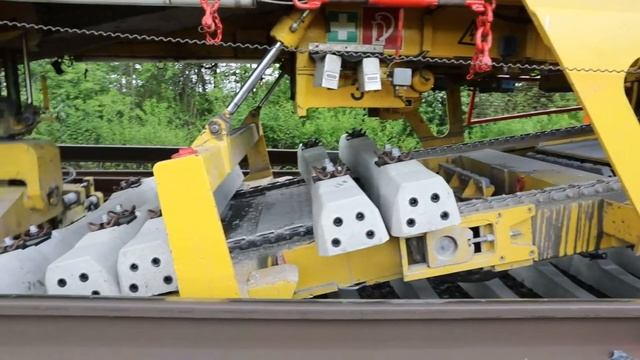 Капитальный ремонт железнодорожного пути. машина RU 800s. Plasser Theurer смотреть онлайн