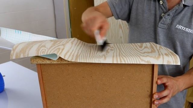 Applicazione Facile della Pellicola Adesiva per mobili. Solo Frontale senza bordi.