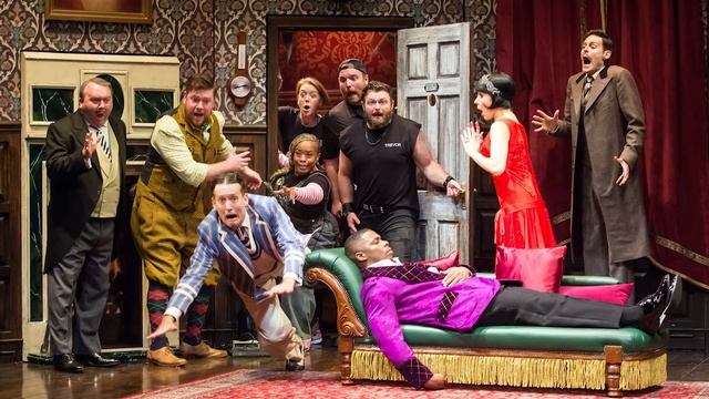 Take a Riotous Tour of THE PLAY THAT GOES WRONG's Tony-Winning Set смотреть онлайн