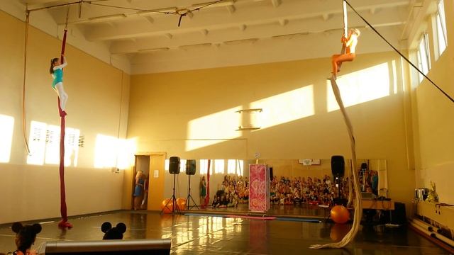 Феерия на полотнах. Номер цирковой студии "ШарЛен". смотреть онлайн