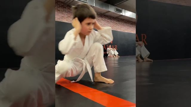 Цезарь в топе! ? Детские тренировки по боксу, ММА, тайскому боксу, каратэ! смотреть онлайн