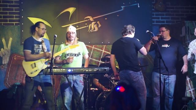 Точка Росы Гластонберри паб 2013 смотреть онлайн
