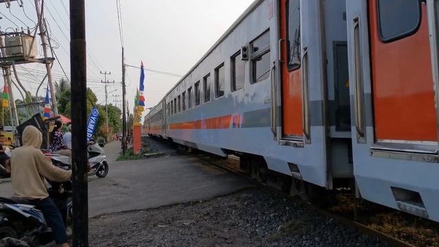 ?? Best of National Railways of Indonesia - Sumatra and Java - KAI - 1 Month in Indonesia (2022)(4K смотреть онлайн