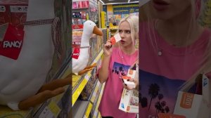Света в магазине игрушек! 24 часа в волшебном магазине! Часть 2! Страшилки от Светы  #shorts