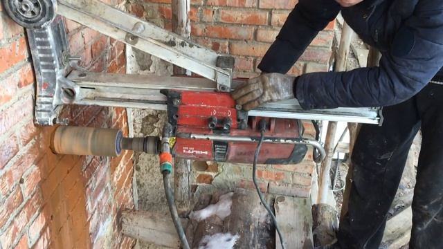 Бурение стены установкой хилти (Hilti) с водяным охлаждением смотреть онлайн