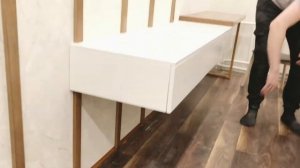 Подвесная тумба, столик и рейки в спальню