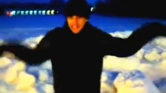 Придурок исполняет восточные танцы смотреть онлайн