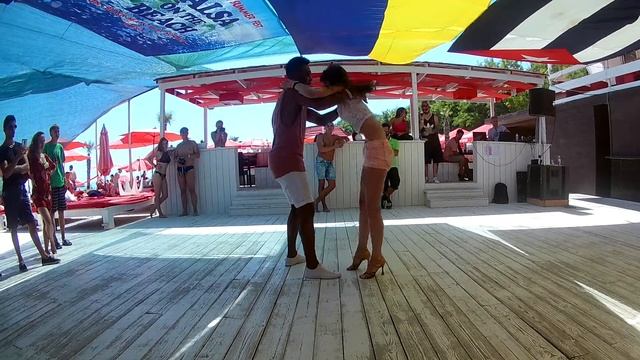 Yuniert & Galina. Bachata demo. Odessa sensual Fest. смотреть онлайн
