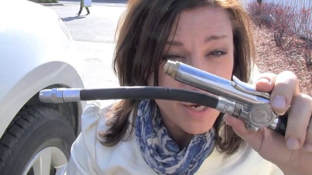 The Practical Girl's Guide to Putting Air in Your Tires смотреть онлайн