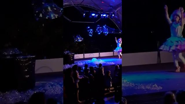 Шоу мыльных пузырей. Геленджик. Кемпински. смотреть онлайн