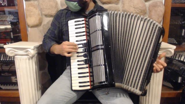 6049 - Black L'Artigiana Piano Accordion LMM 41 120 $599 смотреть онлайн
