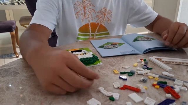 Lego Brick Sketches 40428 смотреть онлайн