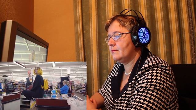 РЕАКЦИЯ МАМЫ НА [Tessa Violet - Crush] смотреть онлайн