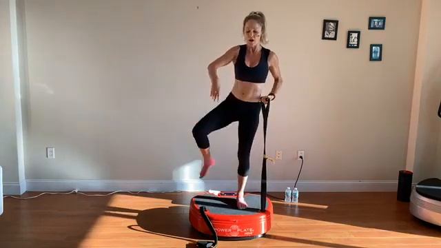 Power Plate | 20 Minute Barre Workout