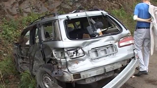 Автолюбитель превратил арендованную машину в груду металла смотреть онлайн