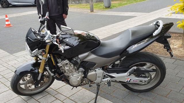 HONDA HORNET. Осматриваем мотоцикл смотреть онлайн