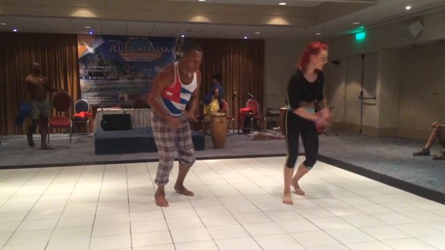 Salsa con afro - ALBERTO VALDES assist. SANDRA SAIKAUSKAITE Cuba Mi Salsa16 смотреть онлайн