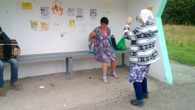 Смирнов Гармонь -Пляшем пока нет автобуса смотреть онлайн