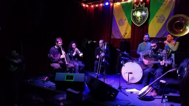 "Ole Miss Rag" - Tuba Skinny смотреть онлайн