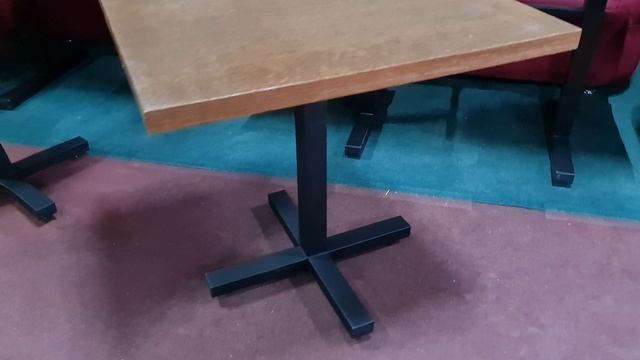 Столы для кафе, баров, столовых.