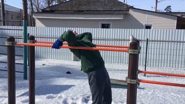 КУВЫРОК НАЗАД НА БРУСЬЯХ смотреть онлайн