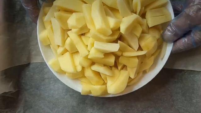 Рецепт: Для семейного обеда! Куринные окорочка с картофелем. Вкусно и аппетитно! смотреть онлайн