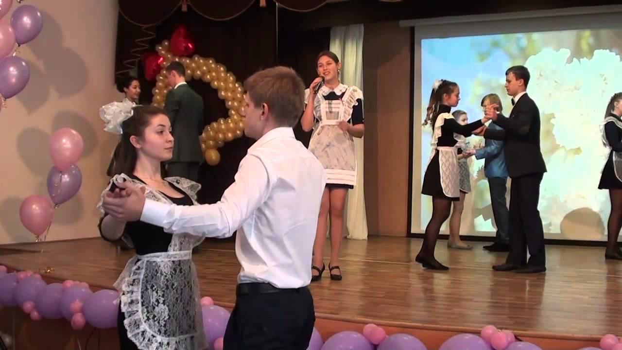 Вальс одиннадцатиклассников на «Последнем звонке» Средней общеобразовательной школы №10 смотреть онлайн