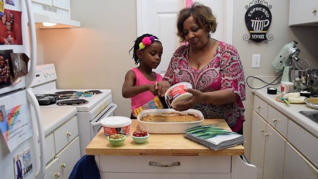 Nana's Kitchen Episode 2: Apple Dump Cake Recipe! смотреть онлайн