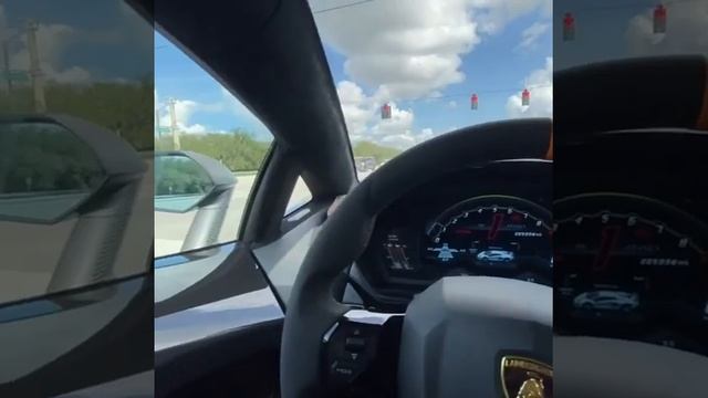 F8 vs svj roll race смотреть онлайн