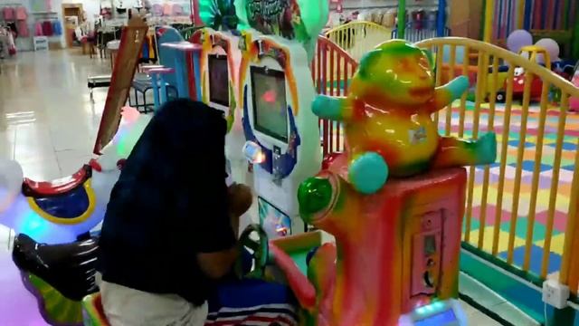 FAKHRI PLAYING GAME AT TIMEZONE RAMAYANA CIBINONG смотреть онлайн