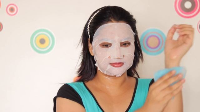 Garnier Skin Naturals Light Complete Serum Mask Quick Demo | My Routine | Monica Sumant смотреть онлайн