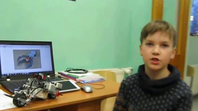 Кирилл рассказывает о создании робота с клешней смотреть онлайн