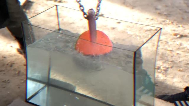 ЧТО ЕСЛИ СУНУТЬ в АКВАРИУМ - РАСКАЛЕННУЮ ГИРЮ и МЕДЬ в 1100 ГРАДУСОВ ..?! смотреть онлайн