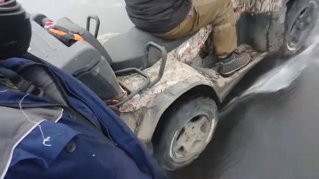 Жесть!!! В кроссовках по льду 100 км/час!!! смотреть онлайн