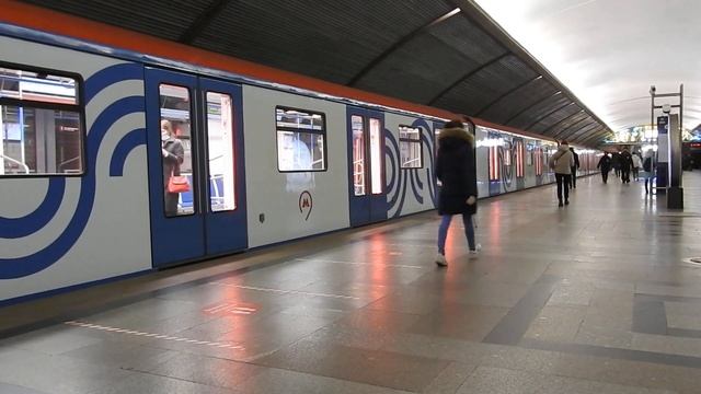 Москва. Поезд «Москва» на станции «Черкизовская». 14 ноября 2021 смотреть онлайн