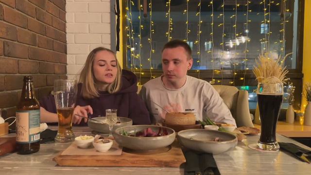 АНДРЕЙ И СОНЯ НАПИВАЮТСЯ ПИВОМ В РЕСТОРАНЕ - Follentass, RudySayuki