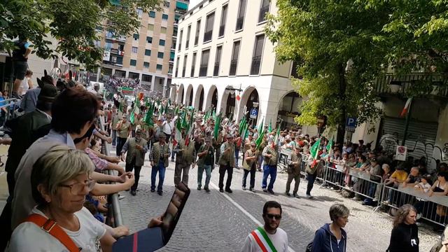 Adunata nazionale degli alpini a Treviso - Fanfara Bolognese-Romagnola смотреть онлайн