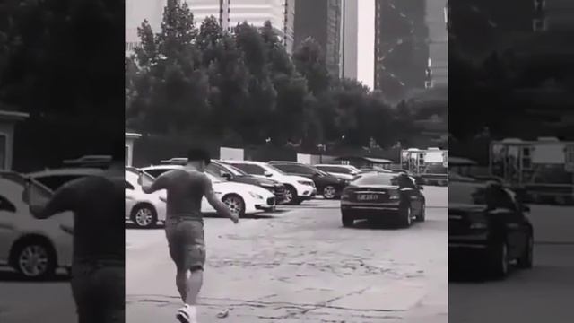 Когда кто-то выкидывает мусор. Мои действия 😂 смотреть онлайн