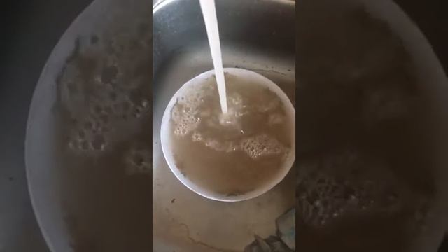 Вода с запахом солярки течет из крана у жителей Углегорска смотреть онлайн